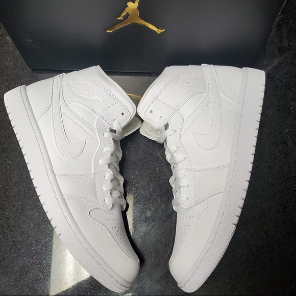 Sz 8  Air Jordan 1 Mid \